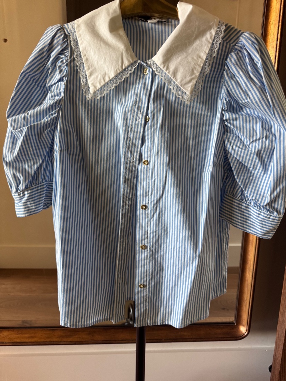 Halston blue and white pinstripe short sleeve shirt size medium